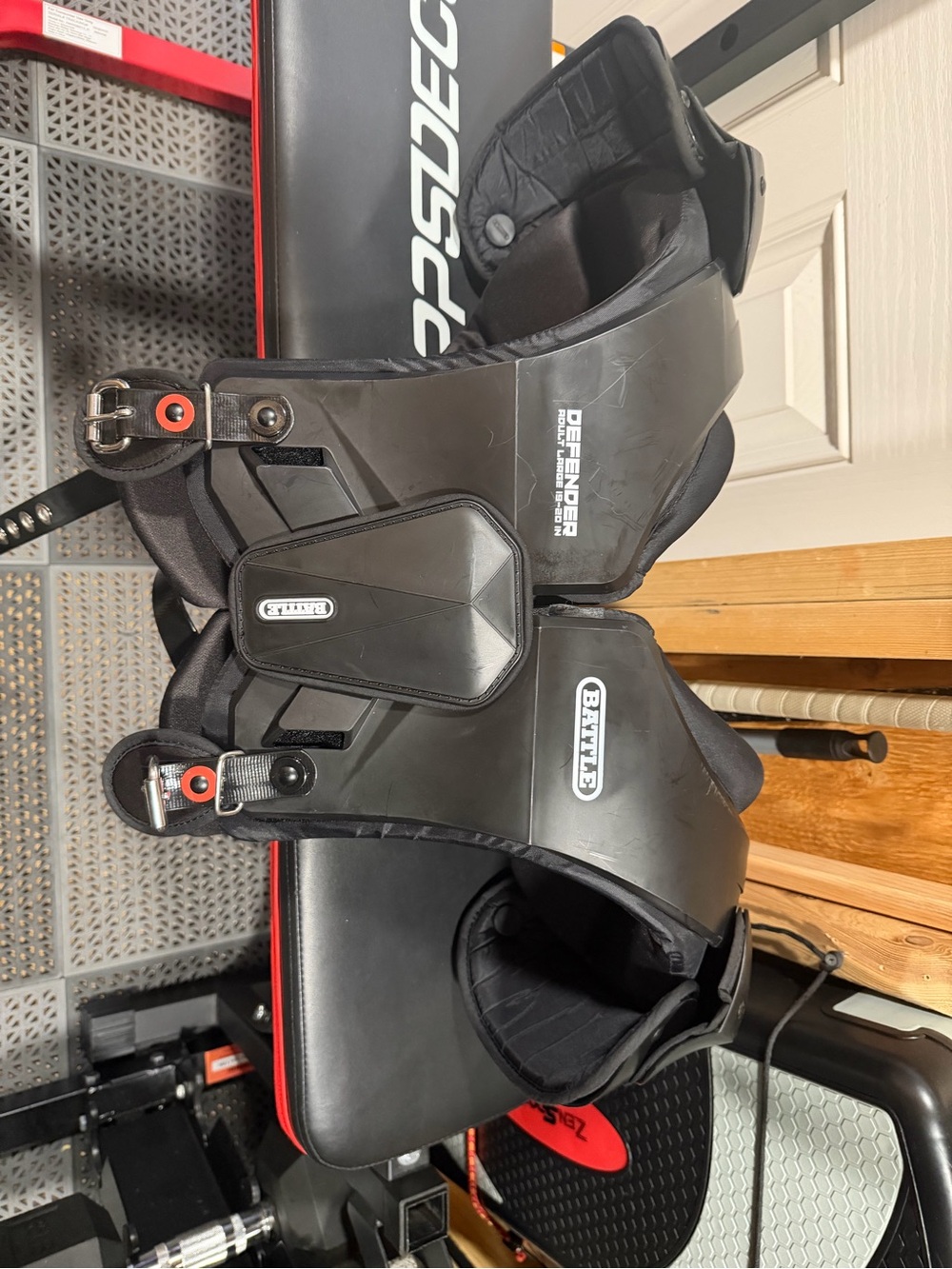 BATTLE DEFENDER ADULT LG 19"-20" SHOULDER PADS LIKE NEW WORN TWICE